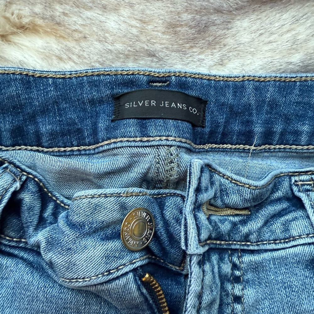 Silver Jeans Women's Blue Jeans. Size 18 Long.